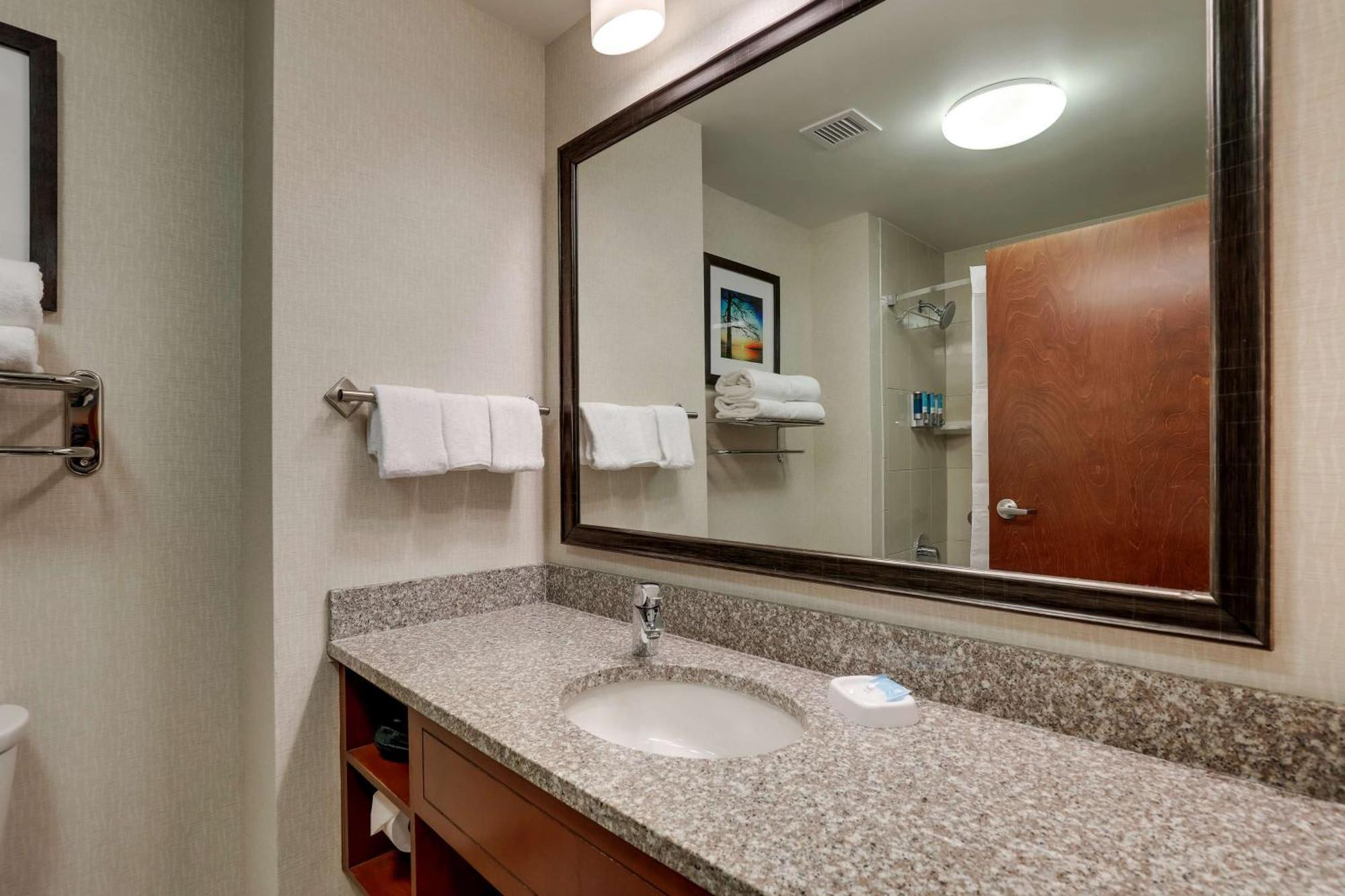 Drury Inn & Suites Charlotte Arrowood Exteriér fotografie
