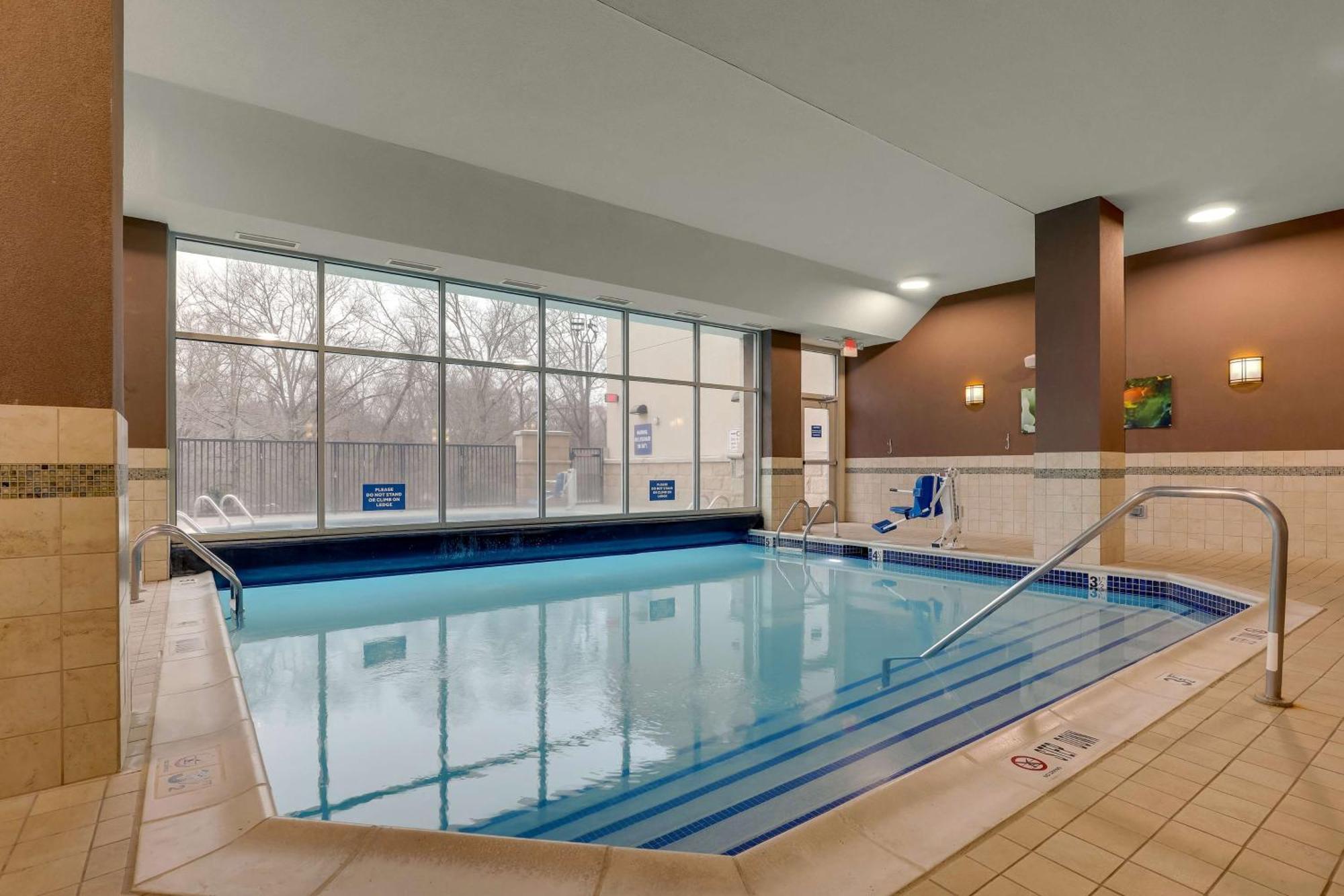 Drury Inn & Suites Charlotte Arrowood Exteriér fotografie