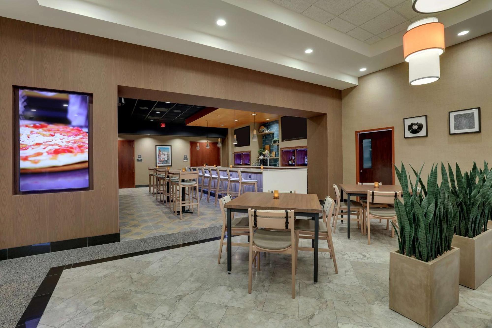 Drury Inn & Suites Charlotte Arrowood Exteriér fotografie